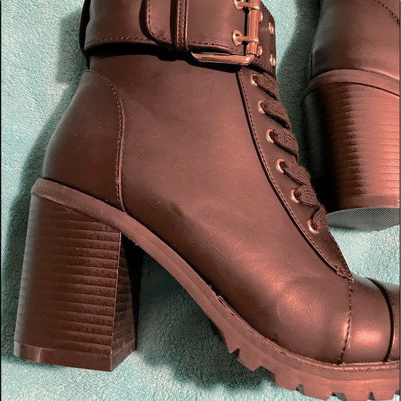 Boohoo Combat Heeled Boots - Picture 5 of 6
